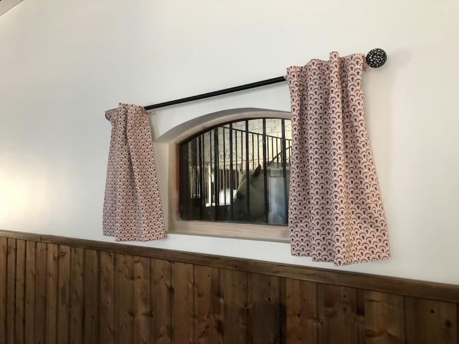 Logement Insolite Au Coeur D'Une Ecurie Arles Exterior foto